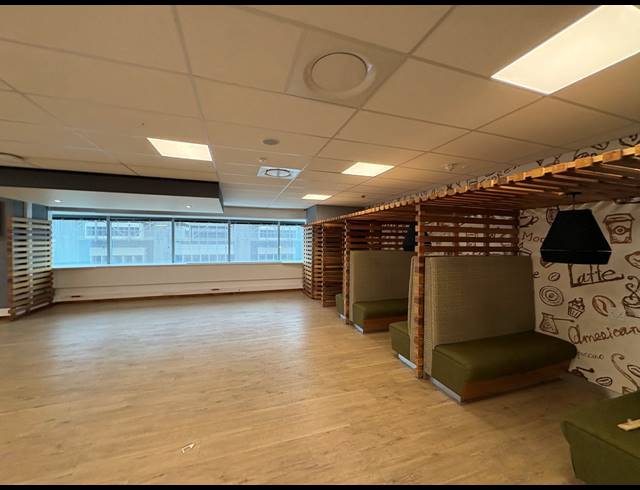 950M² OFFICE TO LET IN FORESHORE